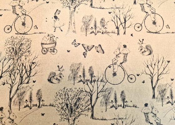 PAPEL DE REGALO KRAFT CONEJA EN BICI NEGRO